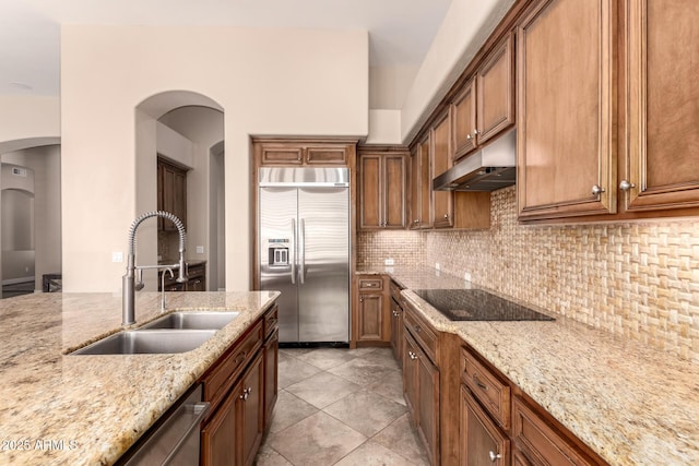 5226 S Fairchild Ln, Chandler, AZ 85249 - kitchen with appliances with stainless steel finishes, under cabinet range hood, a sink, decorative backsplash, and arched walkways