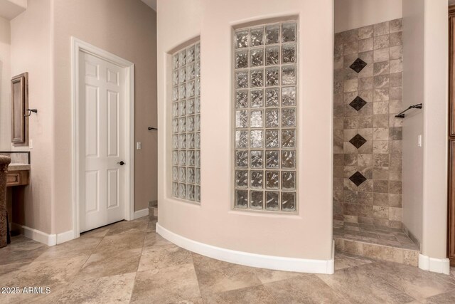 5226 S Fairchild Ln, Chandler, AZ 85249 - bathroom with a tile shower and baseboards