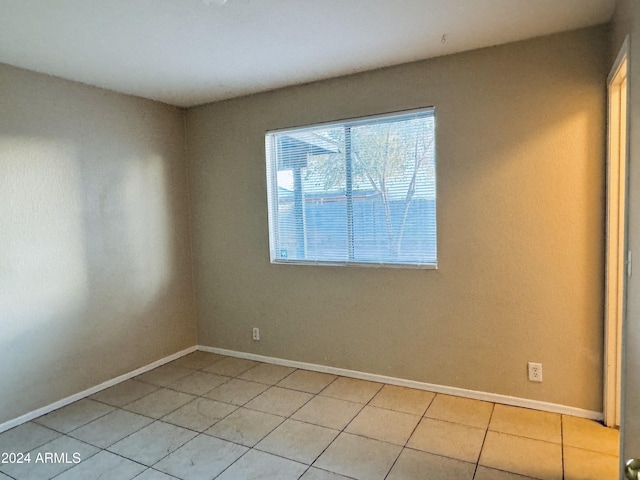 spare room featuring light tile patterned flooring