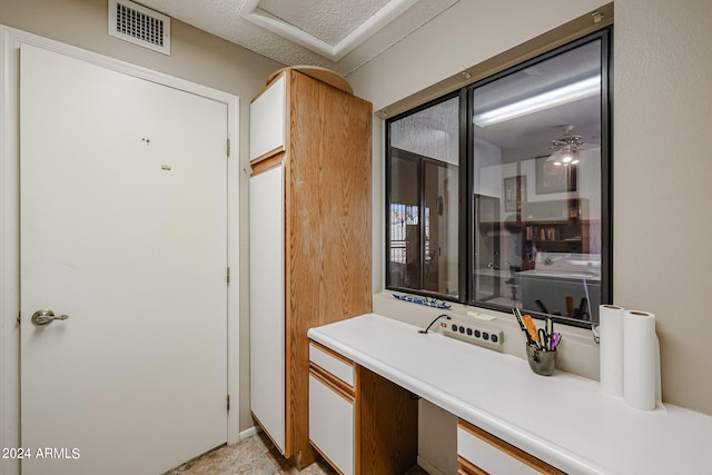 bathroom featuring ceiling fan and a textured ceiling