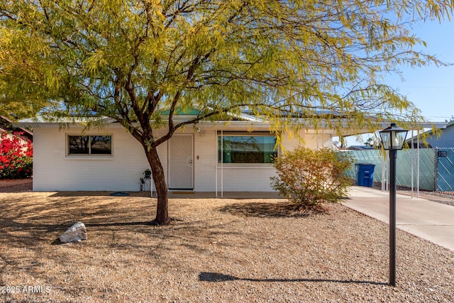 view of front of property