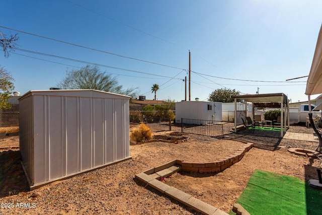 view of yard featuring a shed