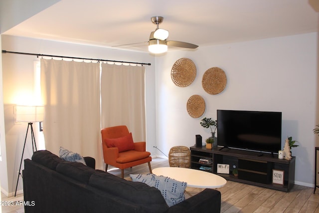 7120 E Wilshire Dr Unit 10, Scottsdale, AZ 85257 - living room featuring light wood finished floors, ceiling fan, and baseboards