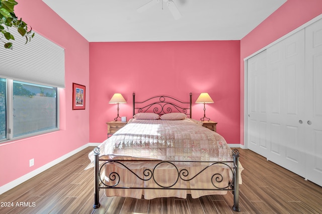 bedroom featuring hardwood / wood-style floors, ceiling fan, and a closet