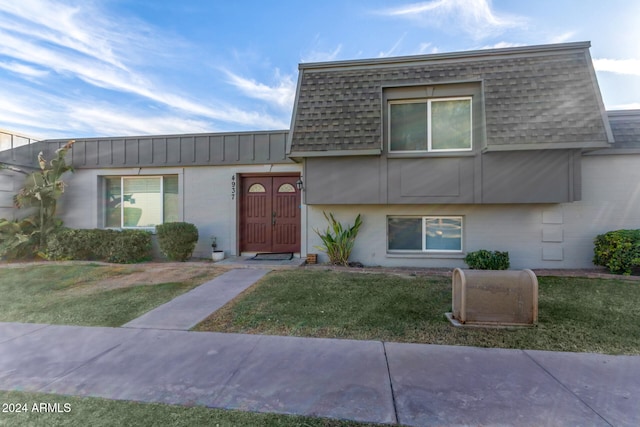 view of front of house with a front lawn