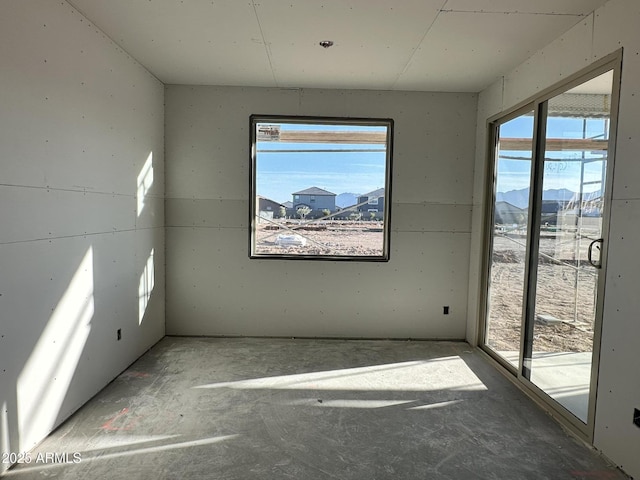 unfurnished room featuring a mountain view