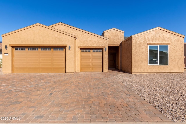 view of front facade featuring a garage