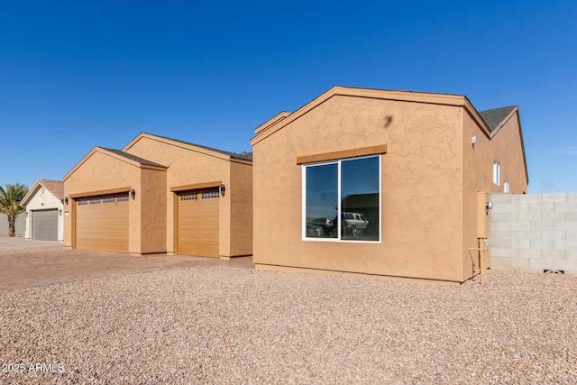 view of front facade with a garage