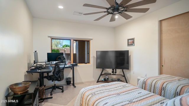 bedroom with ceiling fan