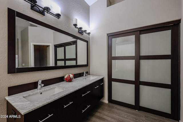 656 W Johnson Dr, Gilbert, AZ 85233 - bathroom with a textured wall, double vanity, a sink, and wood finished floors