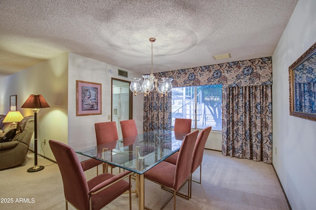 dining space featuring a textured ceiling, visible vents, a chandelier, and light carpet