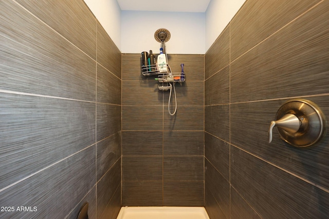 bathroom with a tile shower