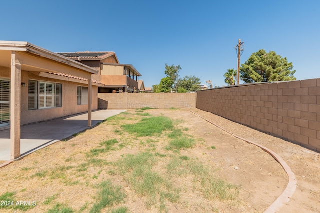 view of yard featuring a patio area