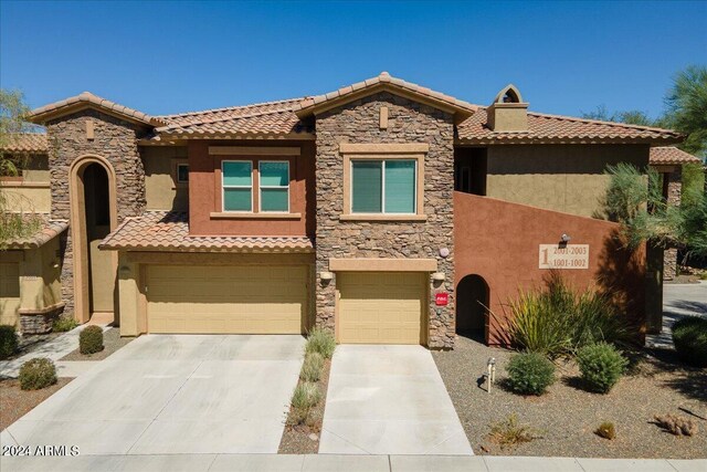 view of front facade featuring a garage