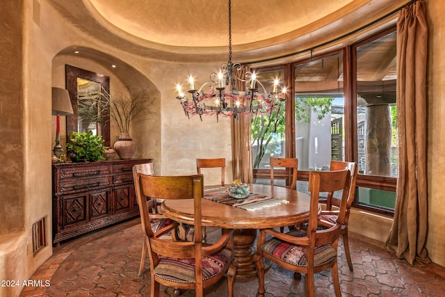 dining area with a notable chandelier