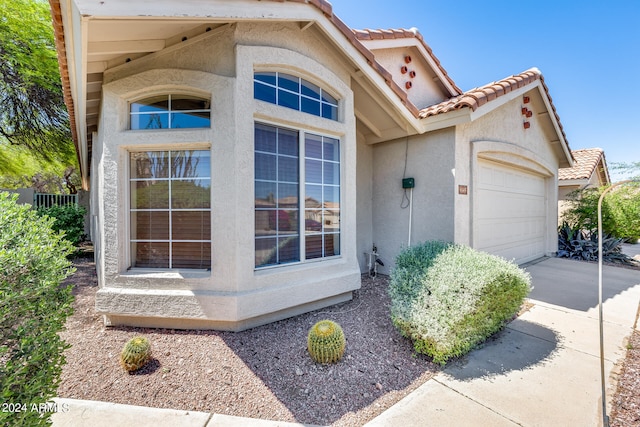 view of front facade featuring a garage