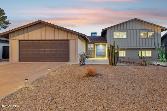 view of front facade with a garage