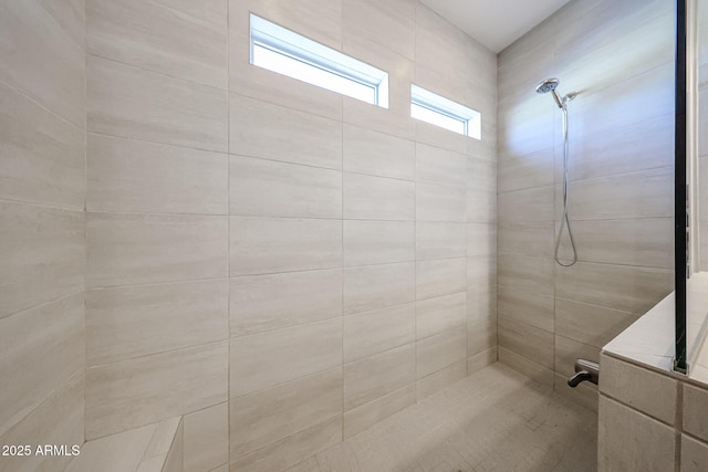 full bathroom featuring tiled shower