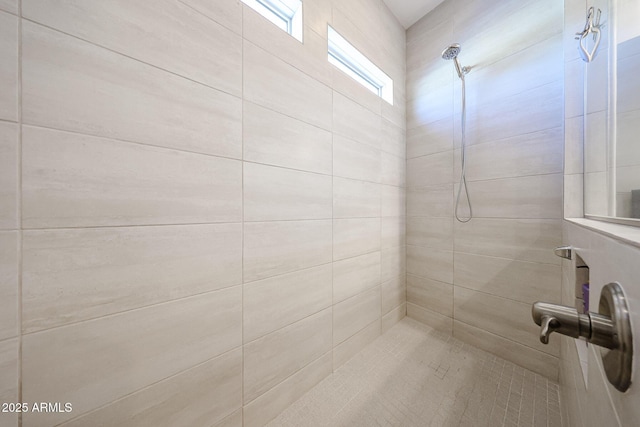 bathroom featuring a tile shower