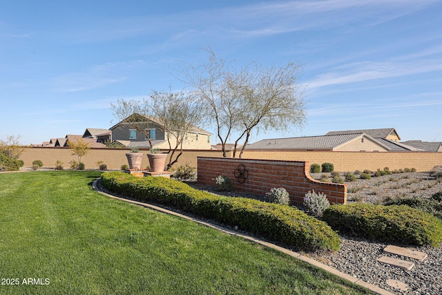 view of front facade with a front yard and fence