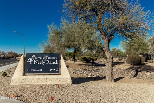 view of community / neighborhood sign