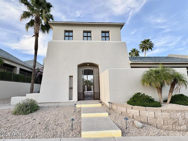 16540 E El Lago Blvd Unit 2, Fountain Hills, AZ 85268 - view of front facade with stucco siding and a gate