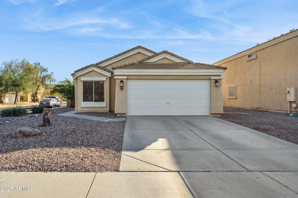 view of front facade featuring a garage