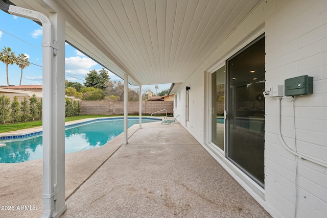 view of swimming pool featuring a patio