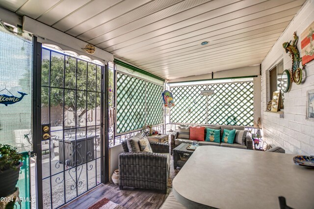 view of sunroom / solarium