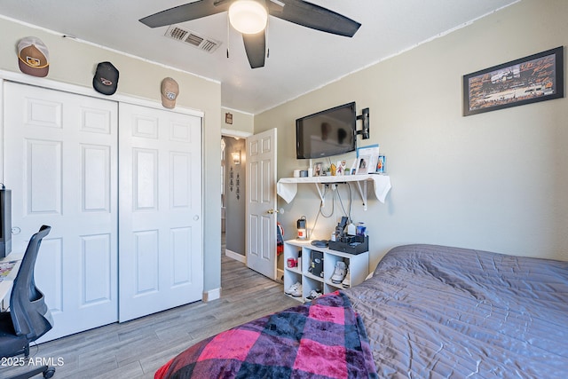8510 W Joan De Arc Ave, Peoria, AZ 85381 - bedroom with crown molding, wood finished floors, a closet, ceiling fan, and visible vents