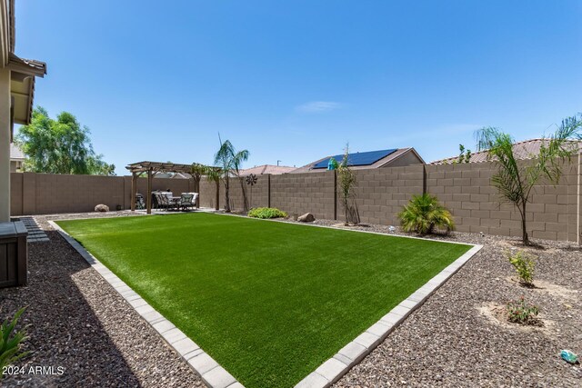 view of yard featuring a pergola