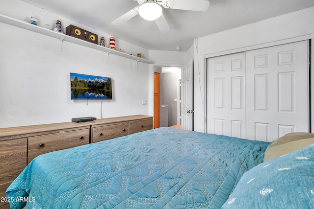 bedroom featuring ceiling fan and a closet