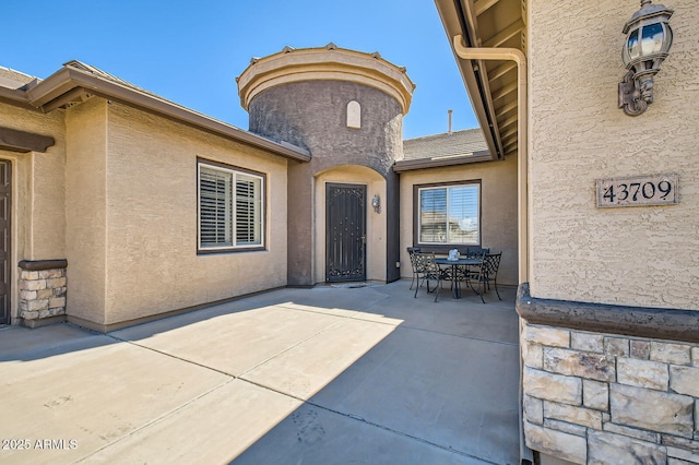 exterior space featuring outdoor dining area