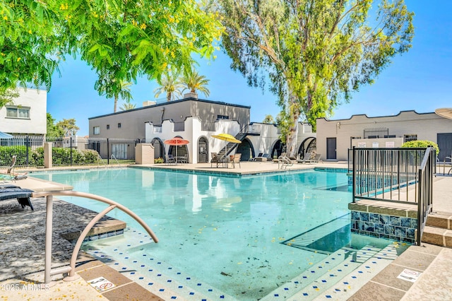 2812 E Clarendon Ave, Phoenix, AZ 85016 - view of community pool