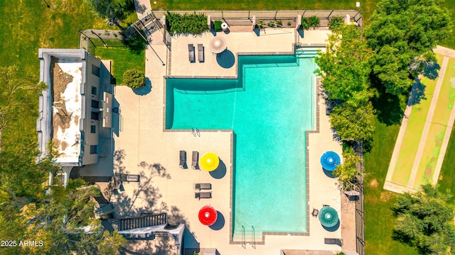 2812 E Clarendon Ave, Phoenix, AZ 85016 - view of subject property featuring a pool