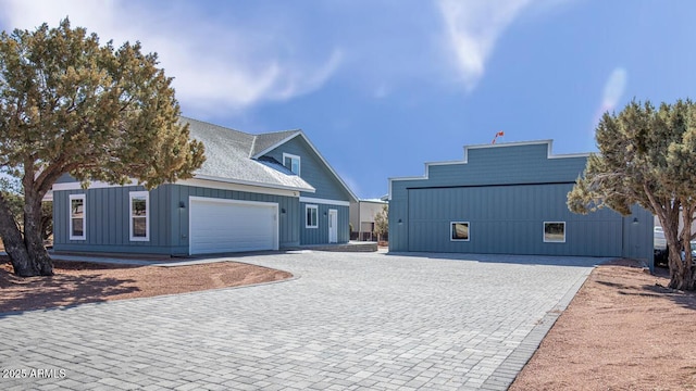 view of front of house with a garage and driveway