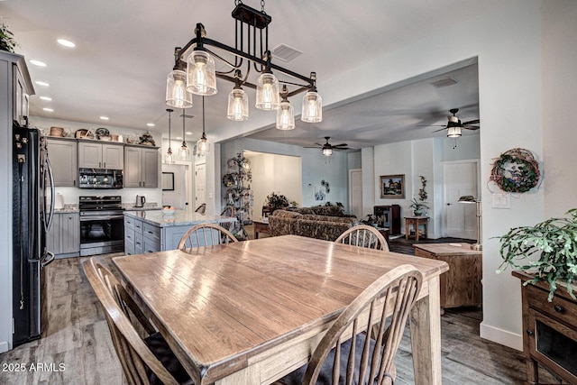 dining space with visible vents, wood finished floors, recessed lighting, baseboards, and ceiling fan