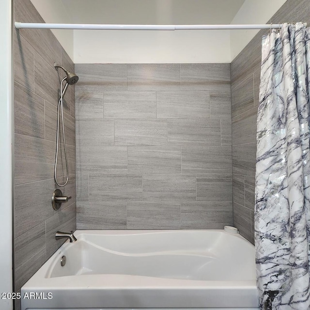 bathroom featuring shower / bath combo