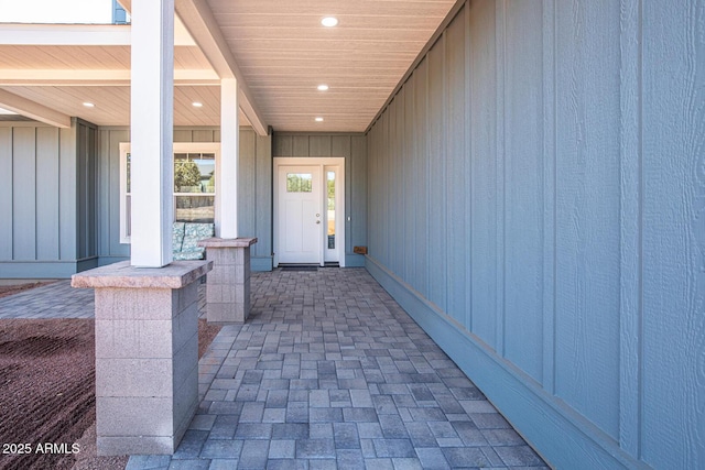 property entrance with covered porch