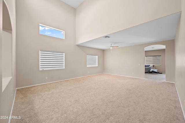 carpeted spare room featuring ceiling fan