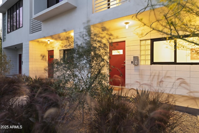 exterior space featuring a balcony