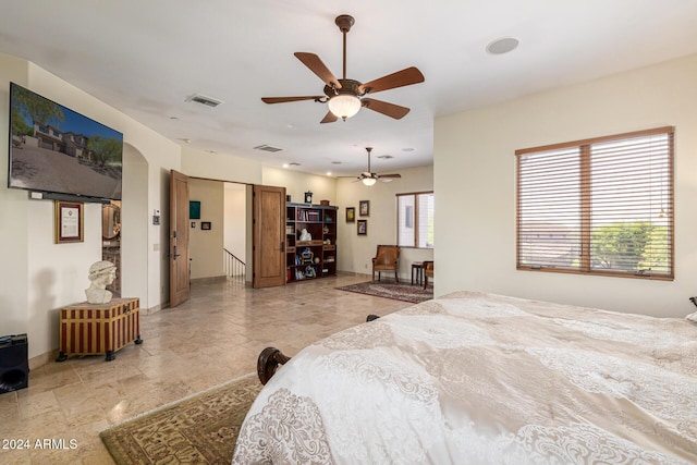 bedroom with ceiling fan