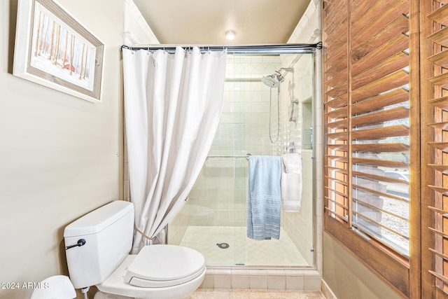 bathroom featuring toilet and a shower with shower curtain