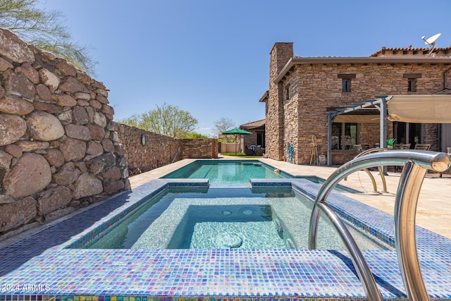 view of pool featuring an in ground hot tub