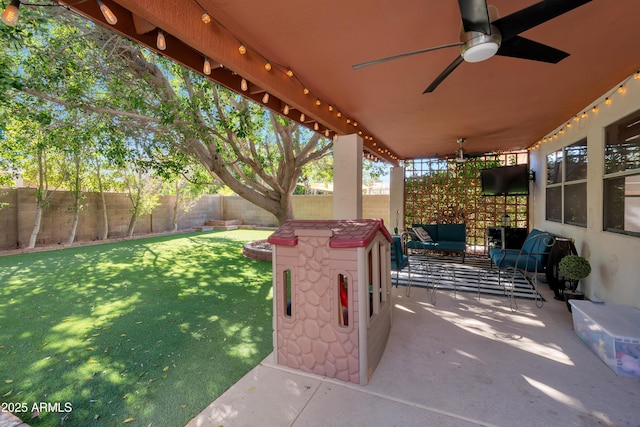 view of patio / terrace featuring ceiling fan, an outdoor hangout area, and a fenced backyard