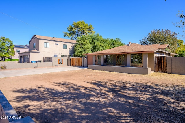 view of front of property