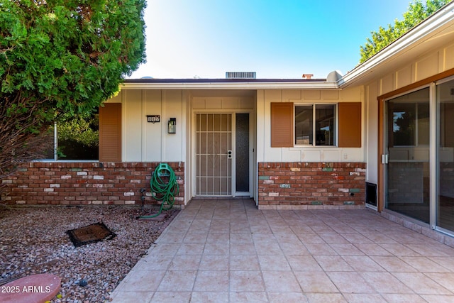 property entrance featuring a patio