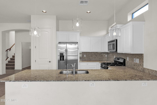 kitchen featuring visible vents, appliances with stainless steel finishes, pendant lighting, and a sink