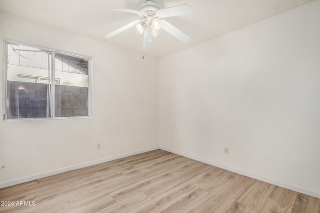 empty room featuring light hardwood / wood-style flooring and ceiling fan