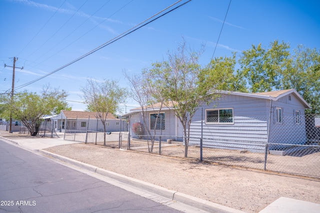 1410 S 24th Ave, Phoenix, AZ 85009 - ranch-style home featuring a fenced front yard